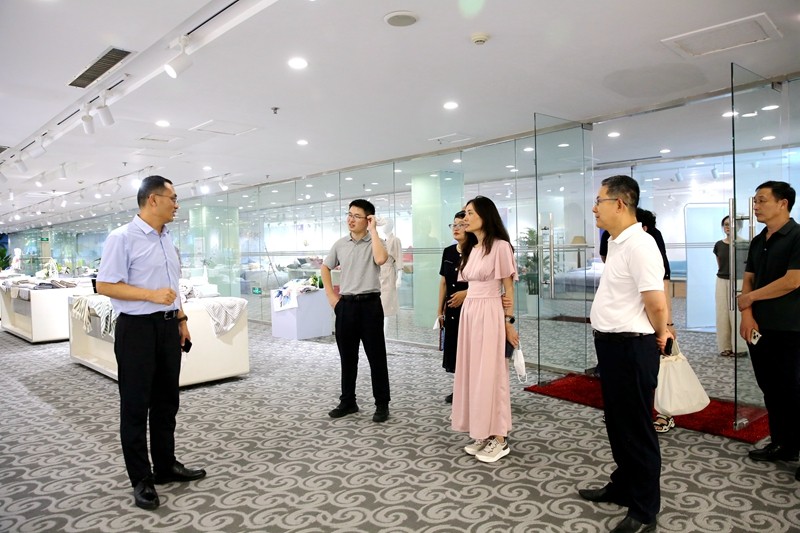 国家发改委经贸司商品平衡二处处长徐婷婷一行考察孚日